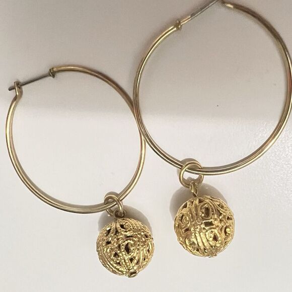 Vintage Gold Filigree Ball Dangle Charm Hoop Earrings Victorian - Picture 1 of 4